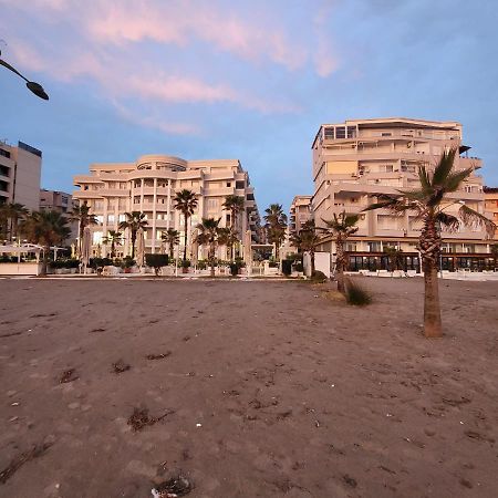 Holiday House Durrës Esterno foto