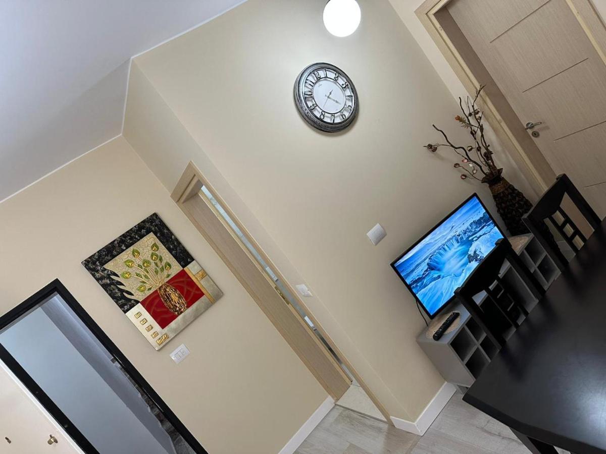 Holiday House Durrës Esterno foto