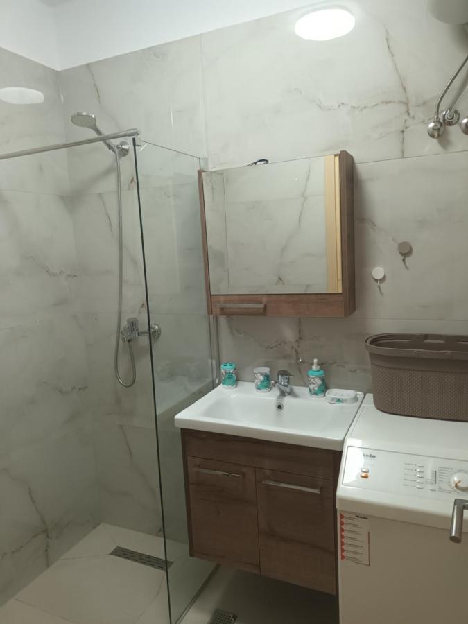 Holiday House Durrës Esterno foto