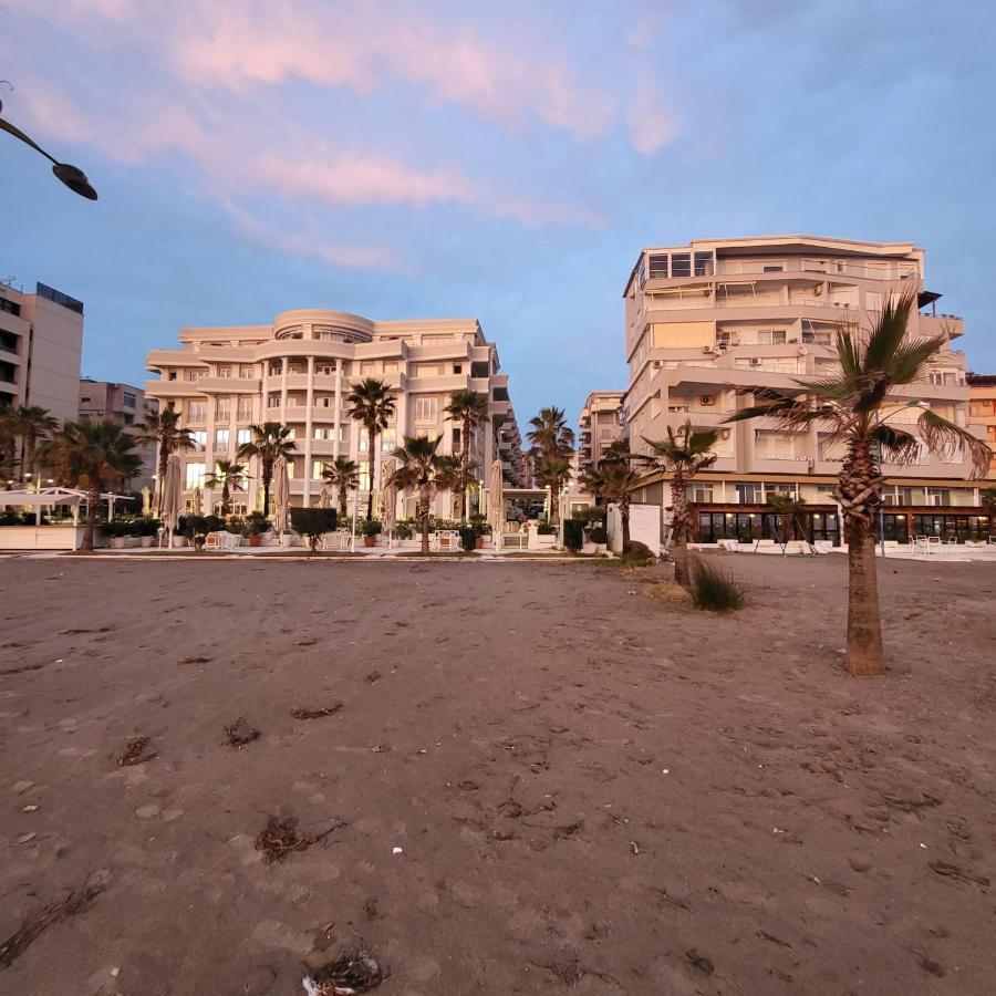 Holiday House Durrës Esterno foto
