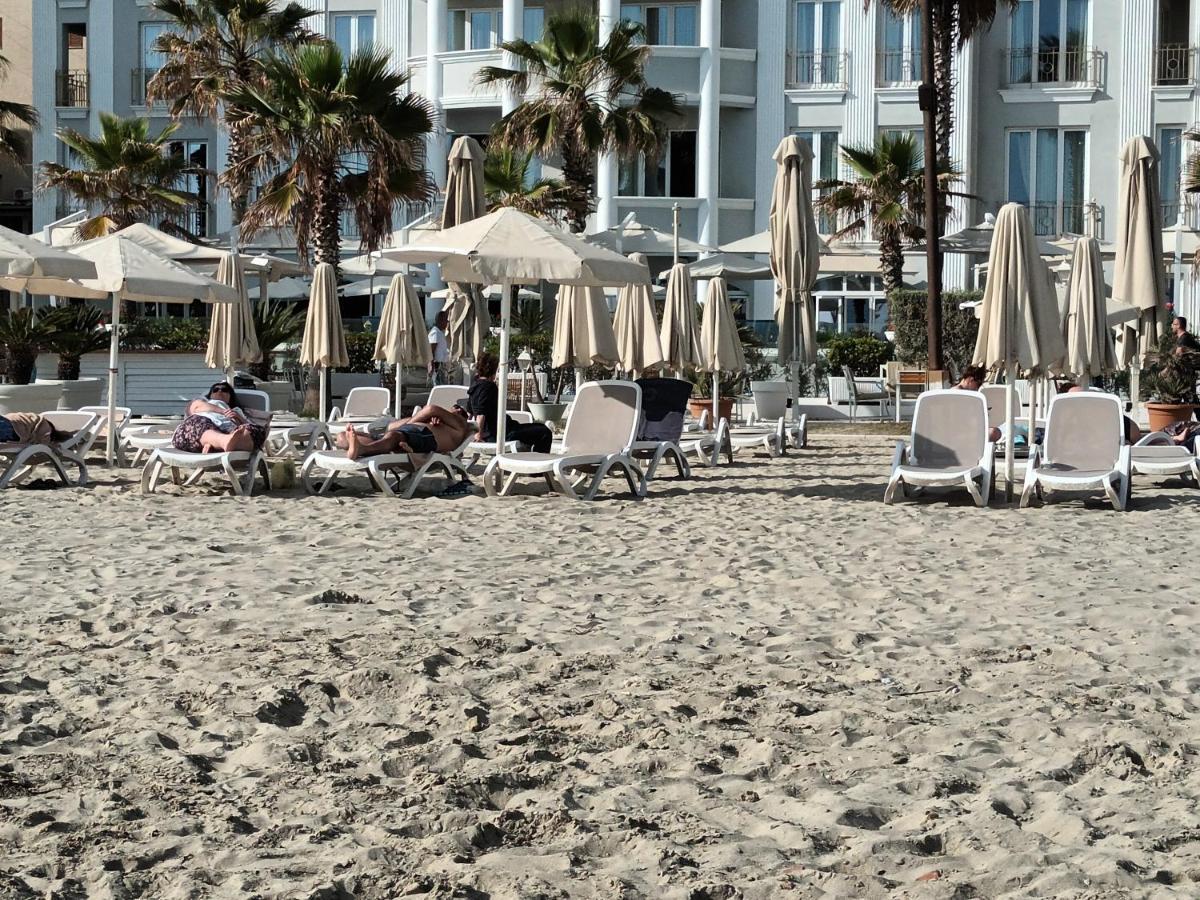 Holiday House Durrës Esterno foto